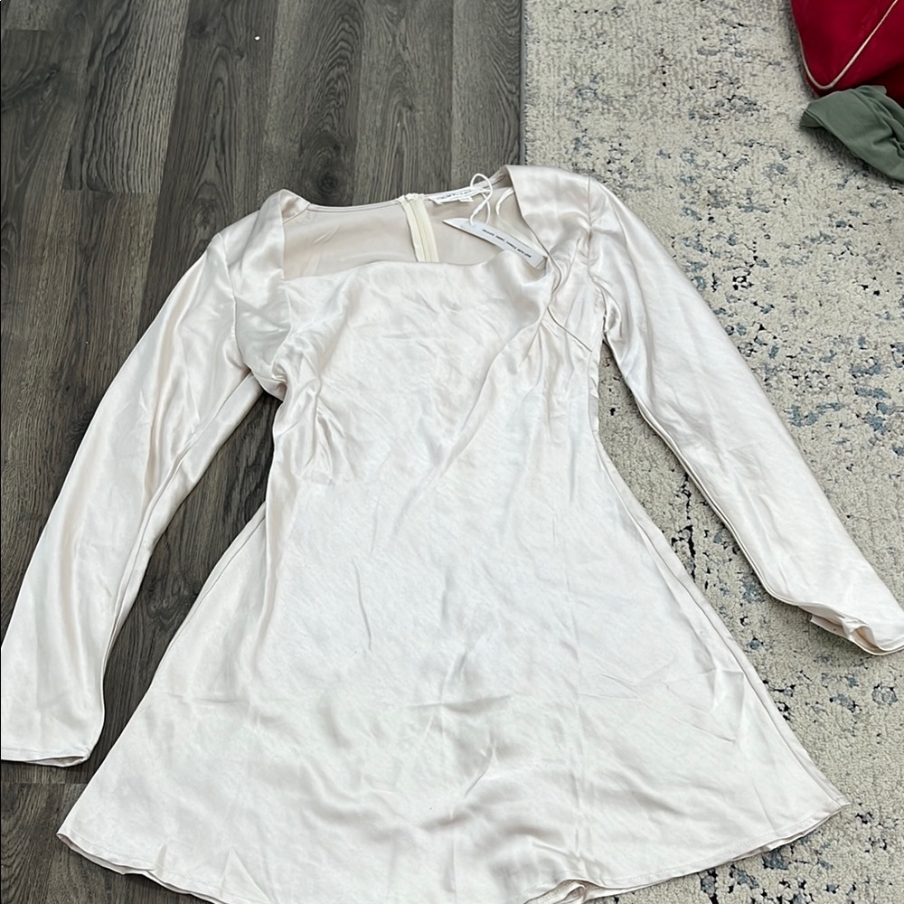 Elegant White Long Sleeve Dress